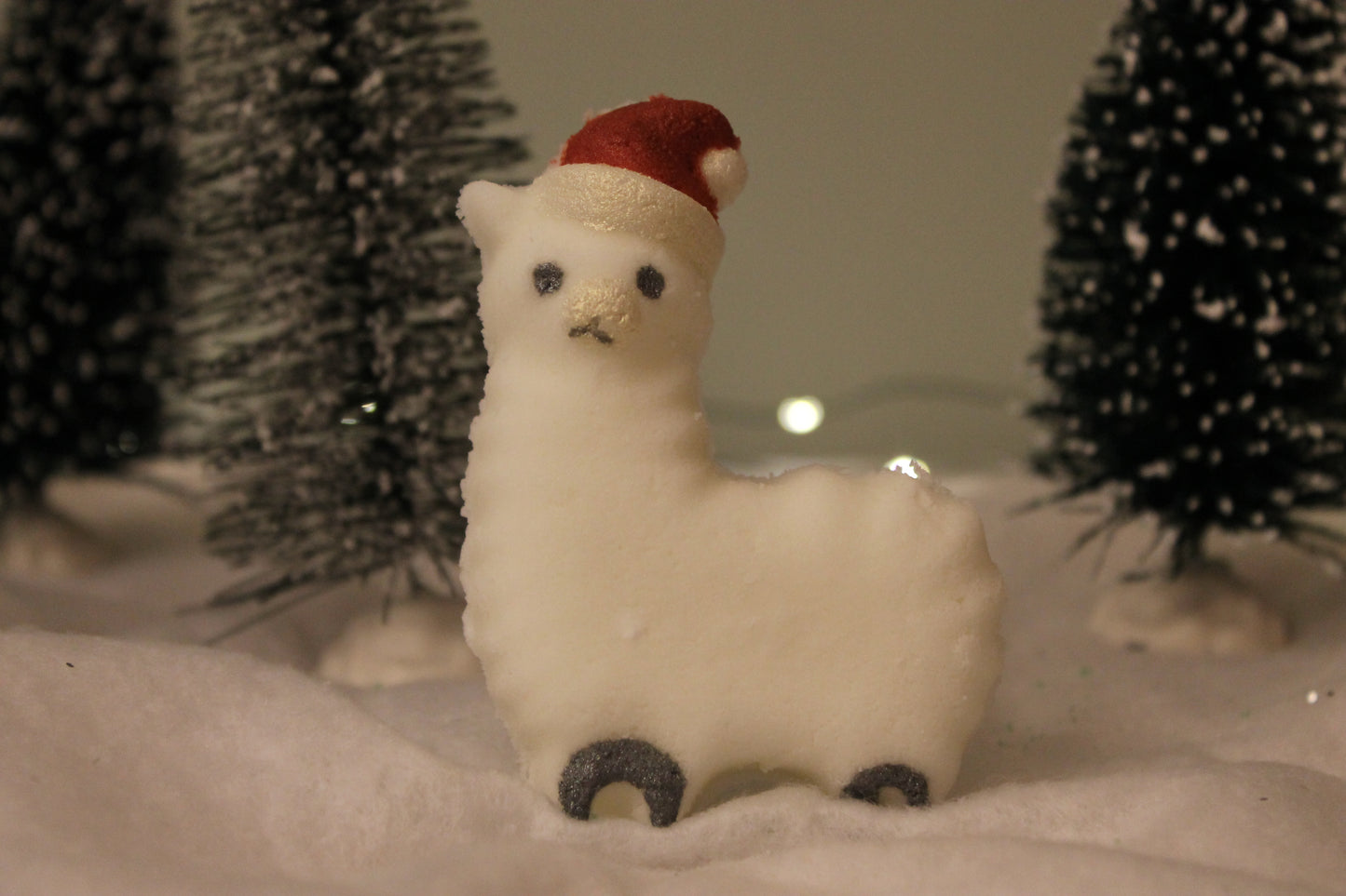 Peppermint Fa La La Llama bath bomb front